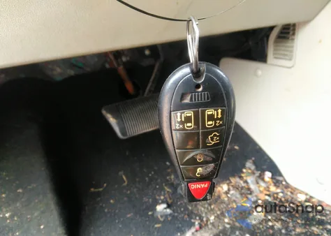 2013 Chrysler Town & Country Touring из США, поврежденный, VIN 2C4RC1BGXDR721386